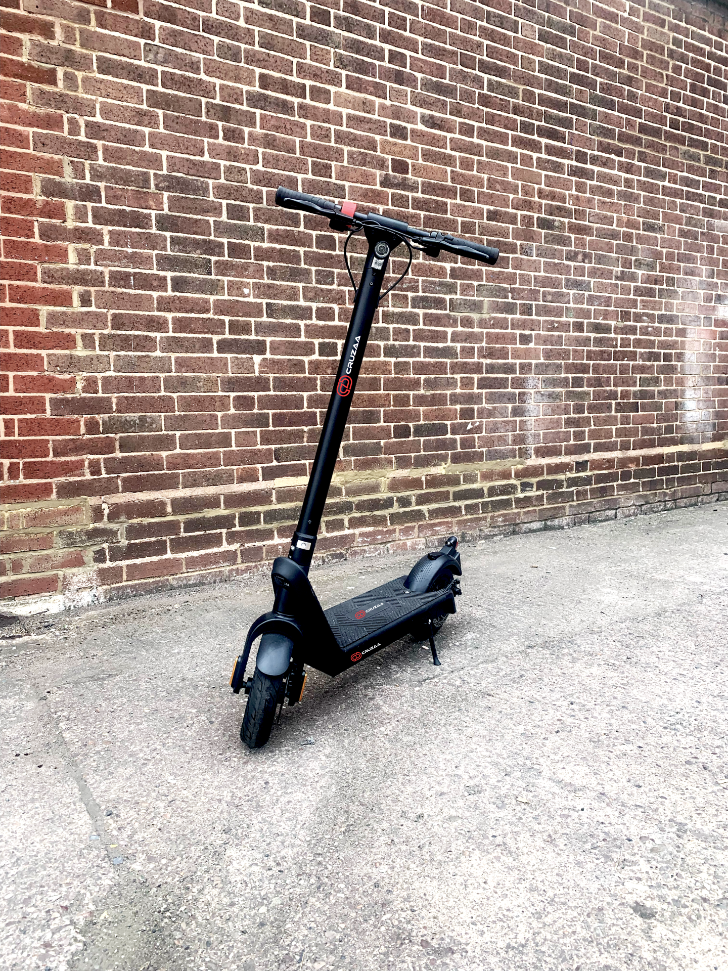 The Commuta Pro Max Electric Foldable Scooter - 75km Range and 40kmh Max Speed. - ships from UK